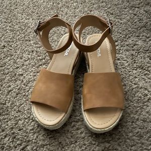 soda Espadrille sandals size 7